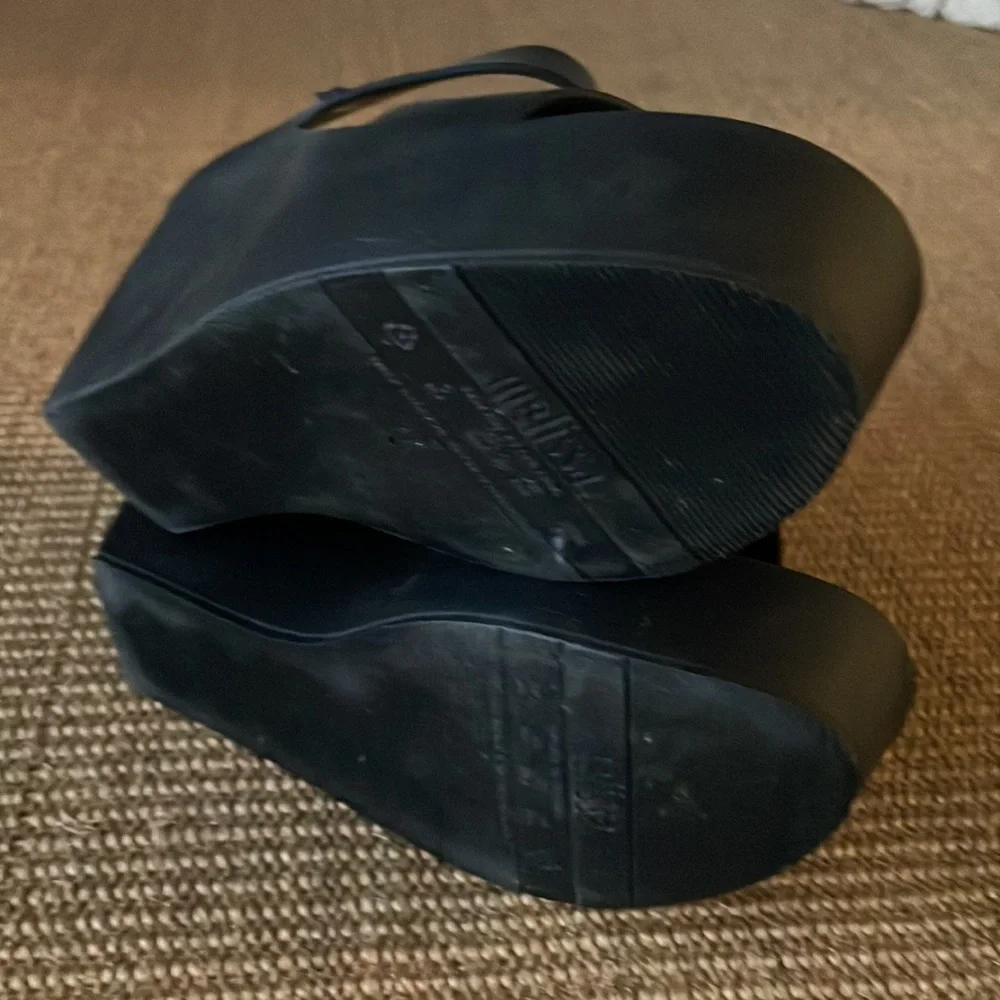 Melissa Black Double-Strap Wedge Sandals - Picture 10 of 11